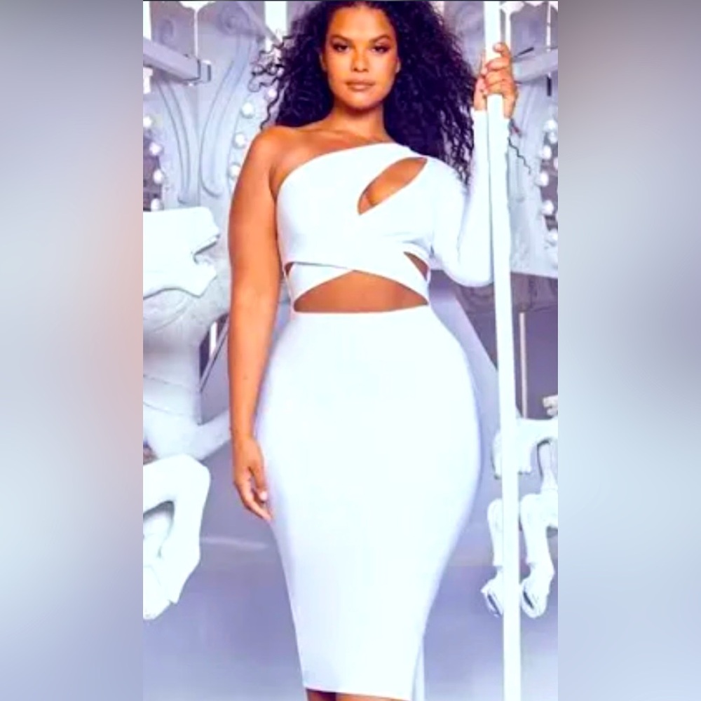 Prettylittlething Chic Plus Size One-Shoulder Whi… - image 1